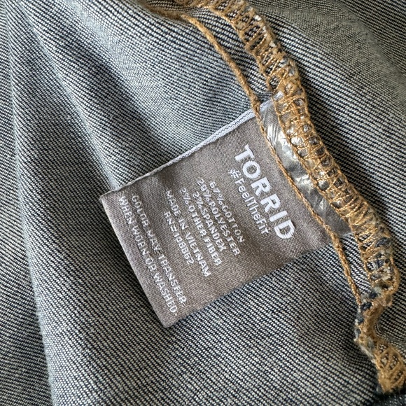 TORRID JEAN JACKET! Wonderful awesome Jean jacket. Women’s. - Picture 6 of 15